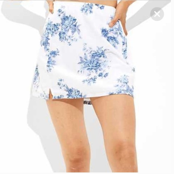 American Eagle Outfitters Dresses & Skirts - Floral Canvas American Eagle Mini Skirt
